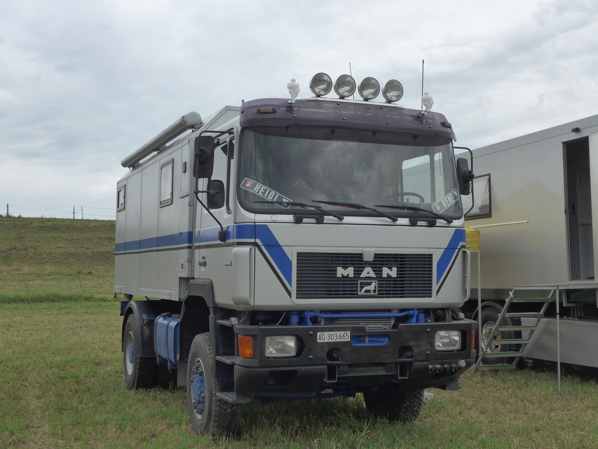 (174'036) - MAN - AG 303'665 - am 20. August 2016 in B�singen, Bahnhof