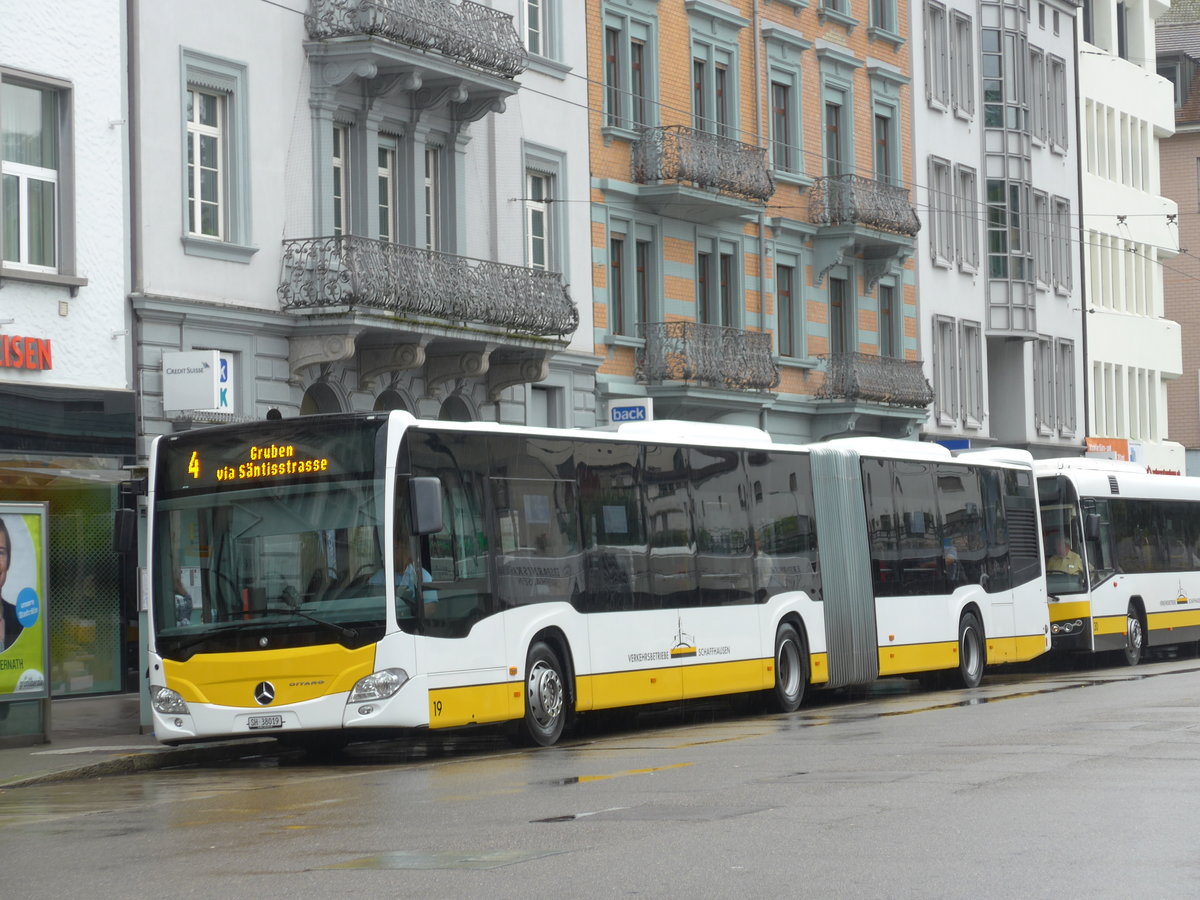 (174'101) - VBSH Schaffhausen - Nr. 19/SH 38'019 - Mercedes am 20. August 2016 beim Bahnhof Schaffhausen