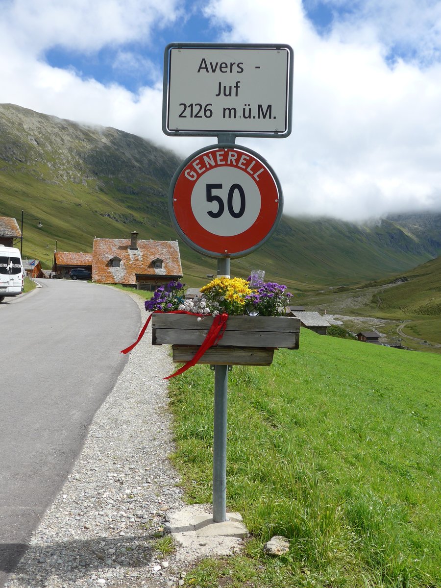 (174'208) - Ortstafel von Avers Juf mit H�chstgeschwindigkeit am 21. August 2016
