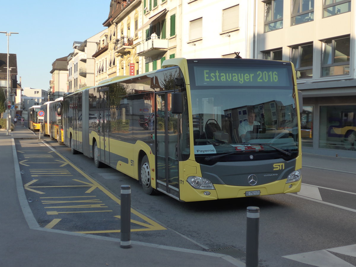 (174'333) - STI Thun - Nr. 171/BE 752'171 - Mercedes am 28. August 2016 beim Bahnhof Payerne