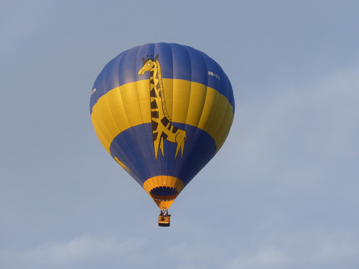(174'460) - Heissluftballon am 4. September 2016 �ber dem Lerchenfeld bei Thun