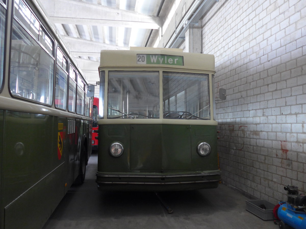 (174'528) - SVB Bern (TVB) - Nr. 13 - FBW/Gangloff Trolleybus (ex TN Neuchtel Nr. 107; ex TN Neuchtel Nr. 7; ex SVB Bern Nr. 13) am 4. September 2016 in Aarberg, Halle TVB