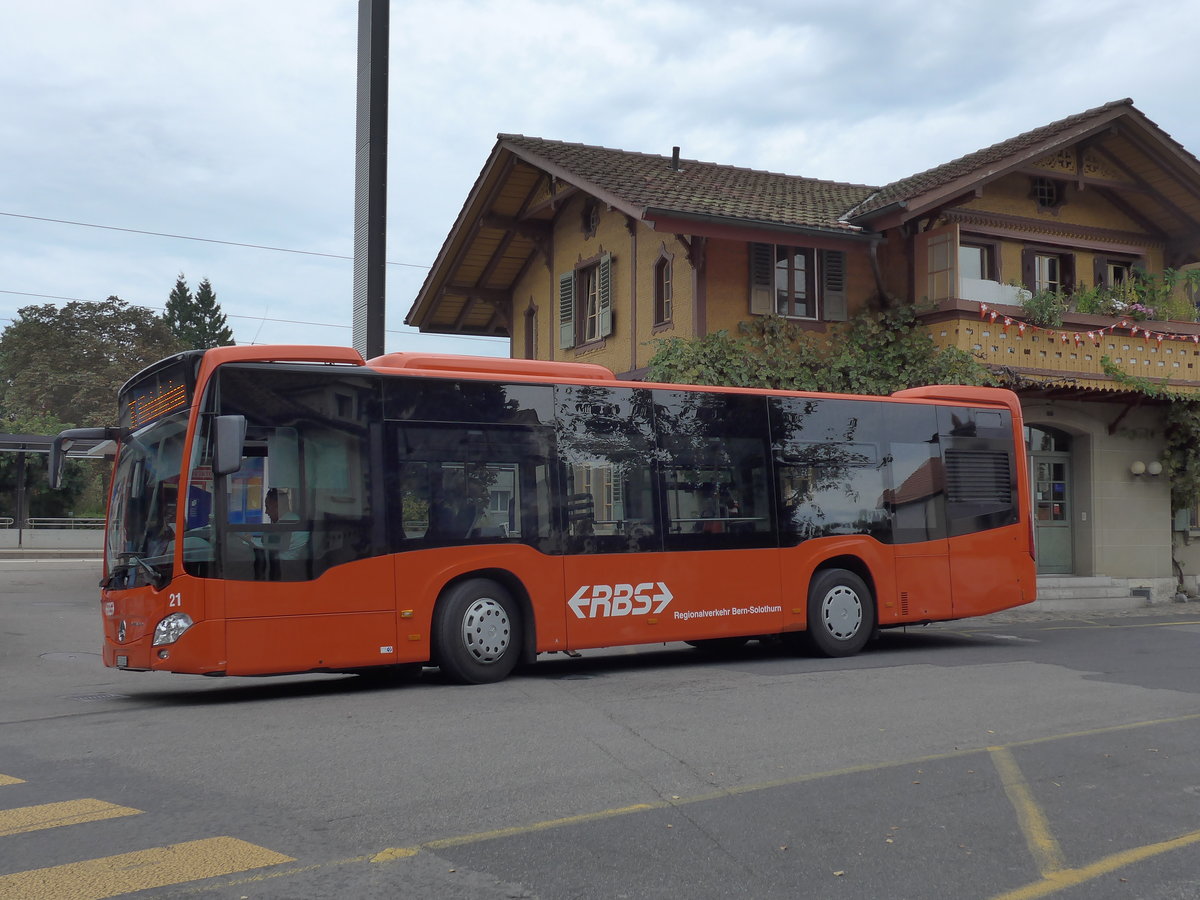 (174'550) - RBS Worblaufen - Nr. 21/BE 476'321 - Mercedes am 4. September 2016 beim Bahnhof Mnchenbuchsee