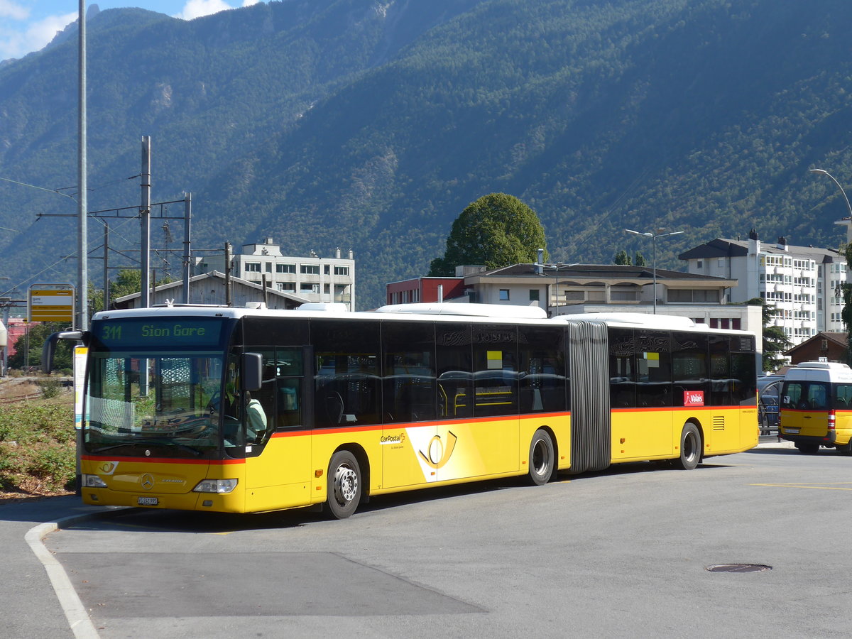 (175'124) - PostAuto Wallis - Nr. 10/VS 241'995 - Mercedes am 24. September 2016 beim Bahnhof Martigny