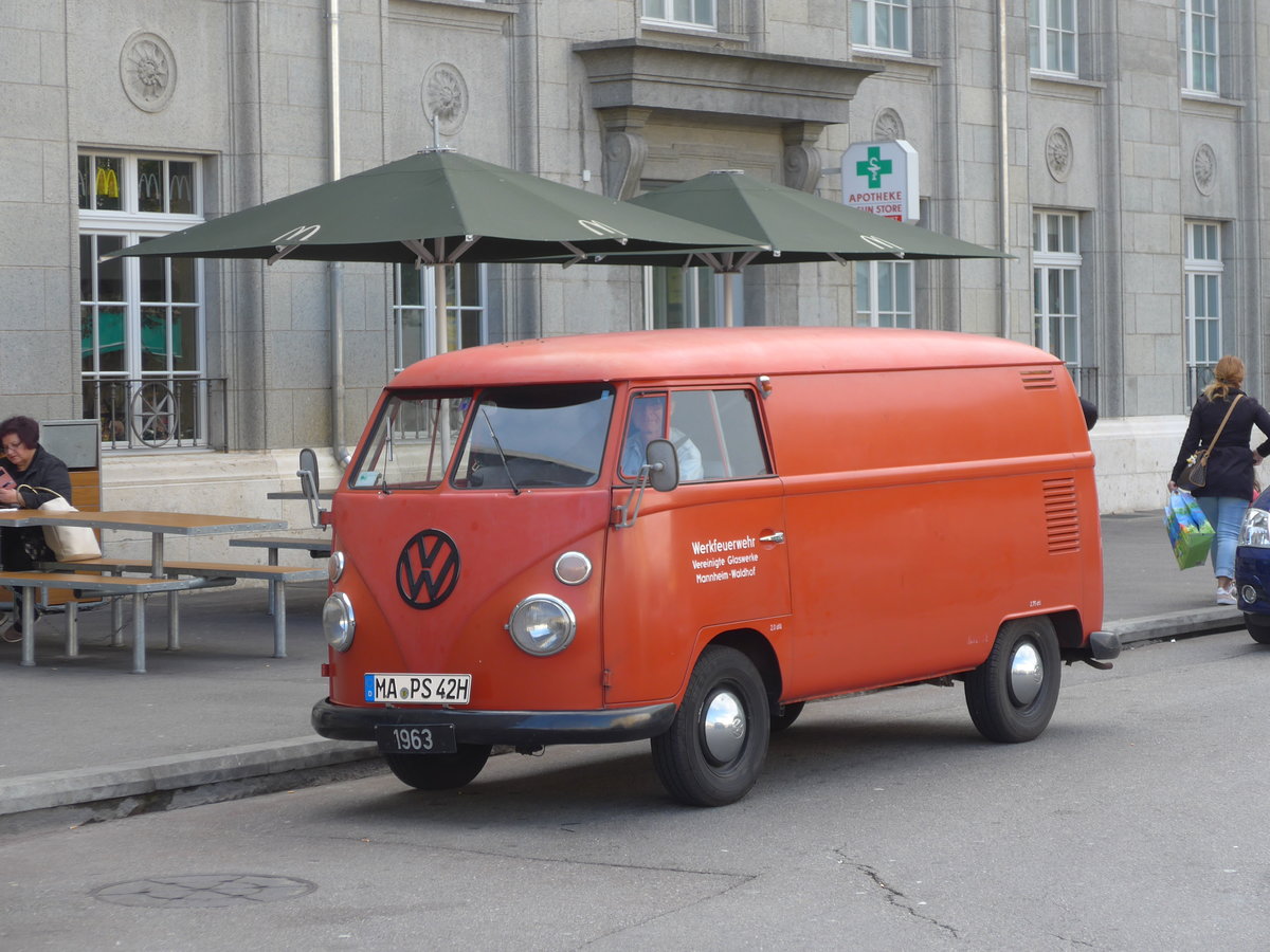 (175'549) - Werkfeuerwehr Vereinigte Glaswerke, Mannheim-Waldhof - MA-PS 42H - VW-Bus am 7. Oktober 2016 beim Bahnhof Biel