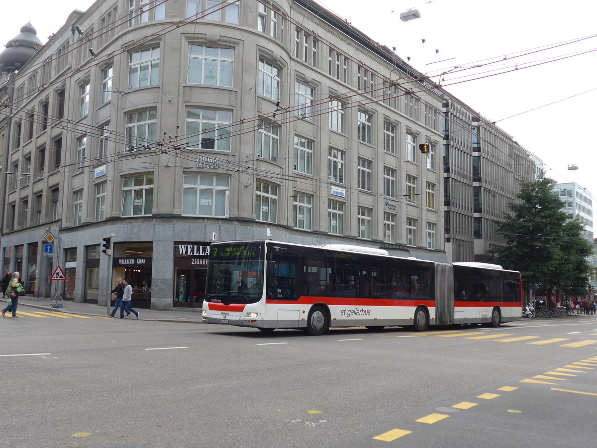 (175'682) - St. Gallerbus, St. Gallen - Nr. 272/SG 198'272 - MAN am 15. Oktober 2016 beim Bahnhof St. Gallen