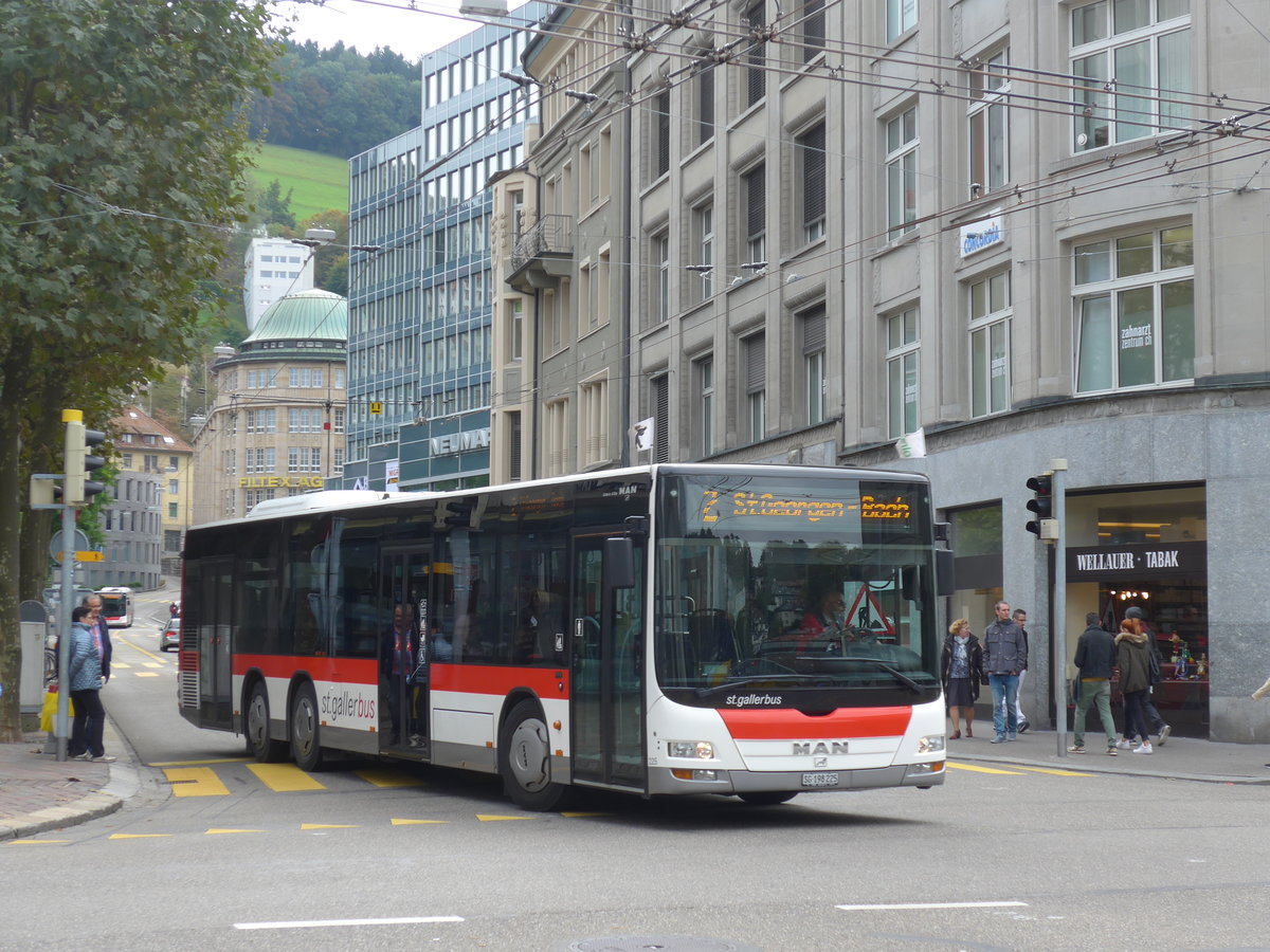 (175'685) - St. Gallerbus, St. Gallen - Nr. 225/SG 198'225 - MAN am 15. Oktober 2016 beim Bahnhof St. Gallen