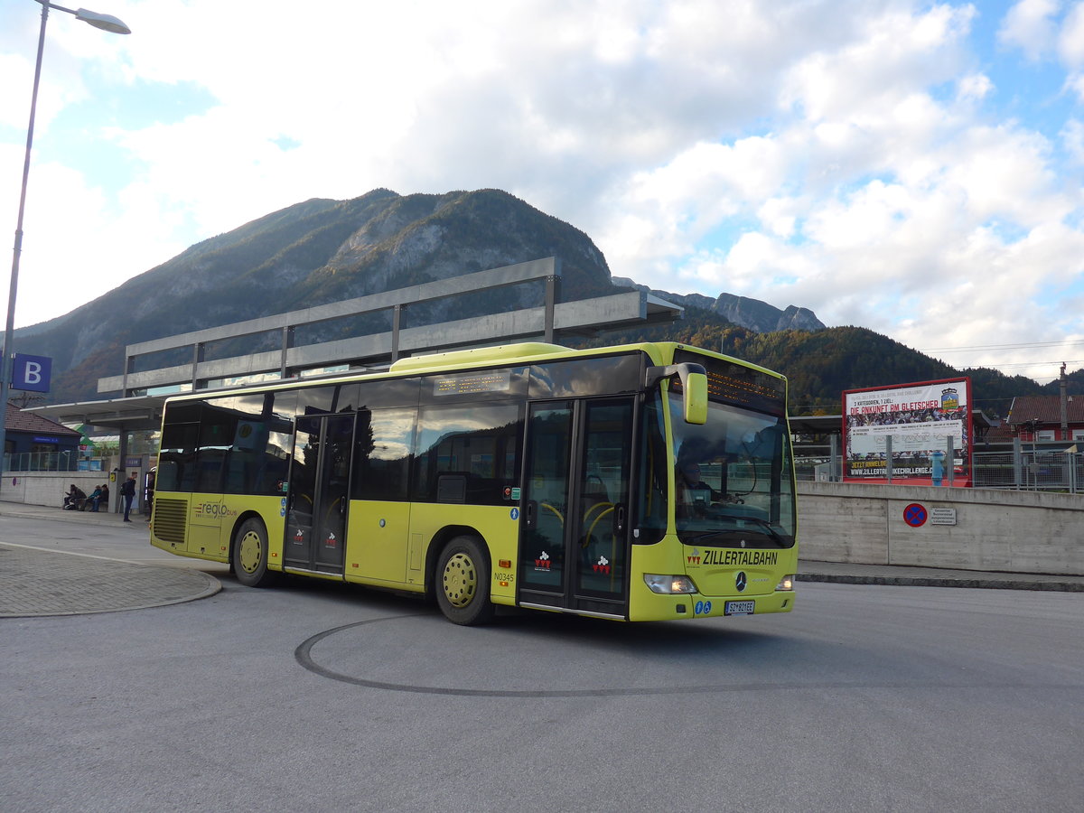 (176'099) - ZVB Jenbach - SZ 821 EE - Mercedes am 20. Oktober 2016 beim Bahnhof Jenbach