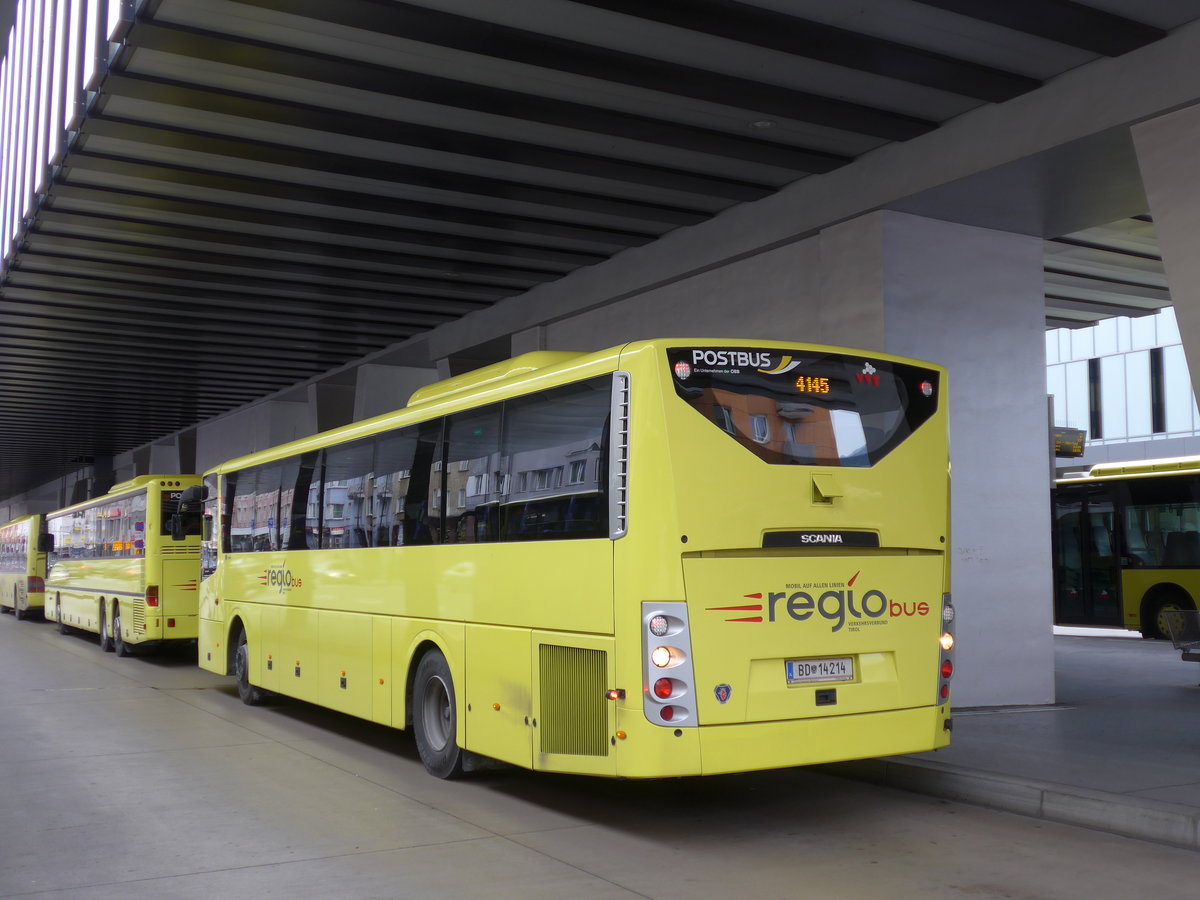 (176'135) - PostBus - BD 14'214 - Scania am 21. Oktober 2016 beim Bahnhof Innsbruck