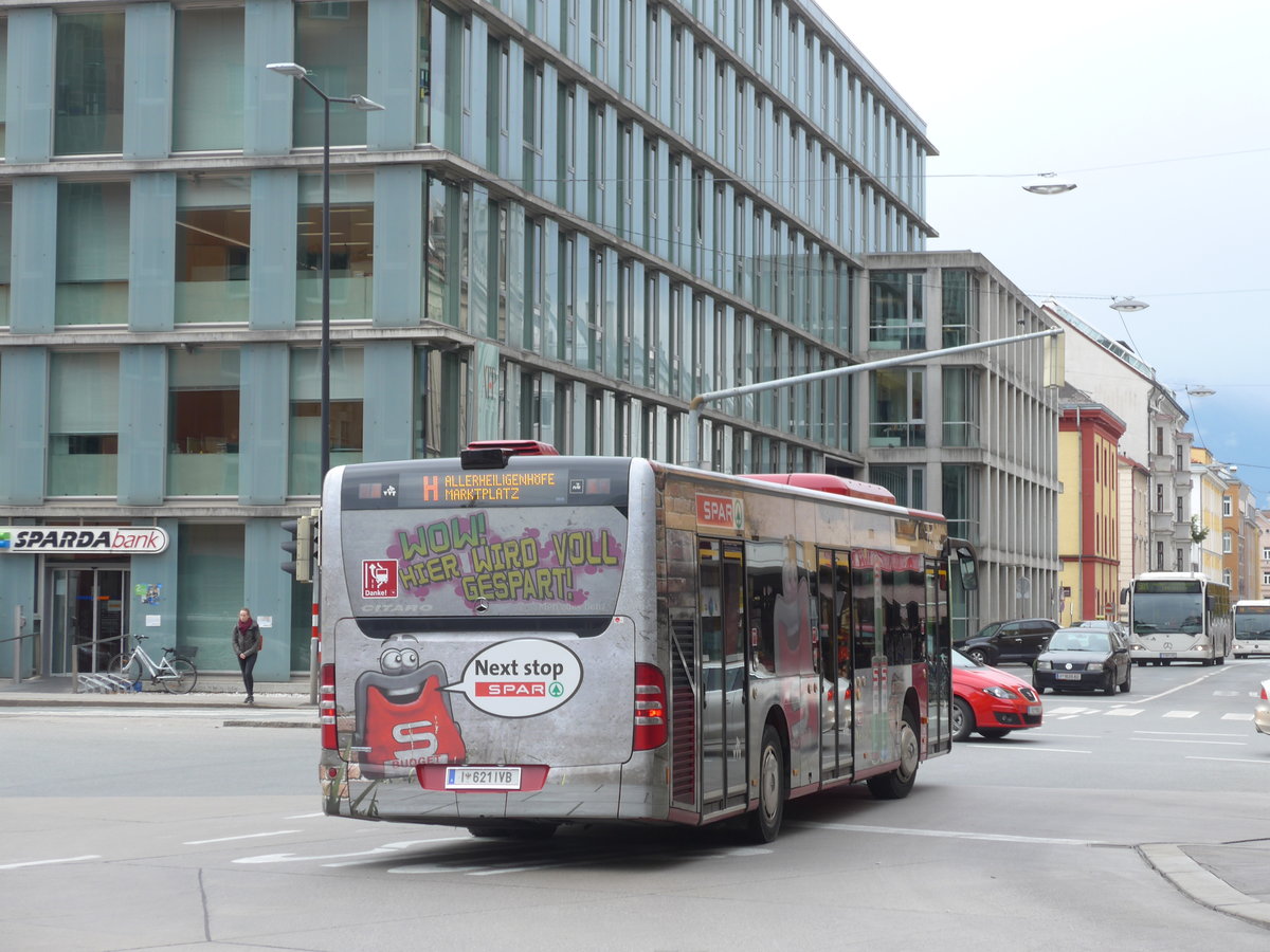 (176'175) - IVB Innsbruck - Nr. 621/I 621 IVB - Mercedes am 21. Oktober 2016 beim Bahnhof Innsbruck