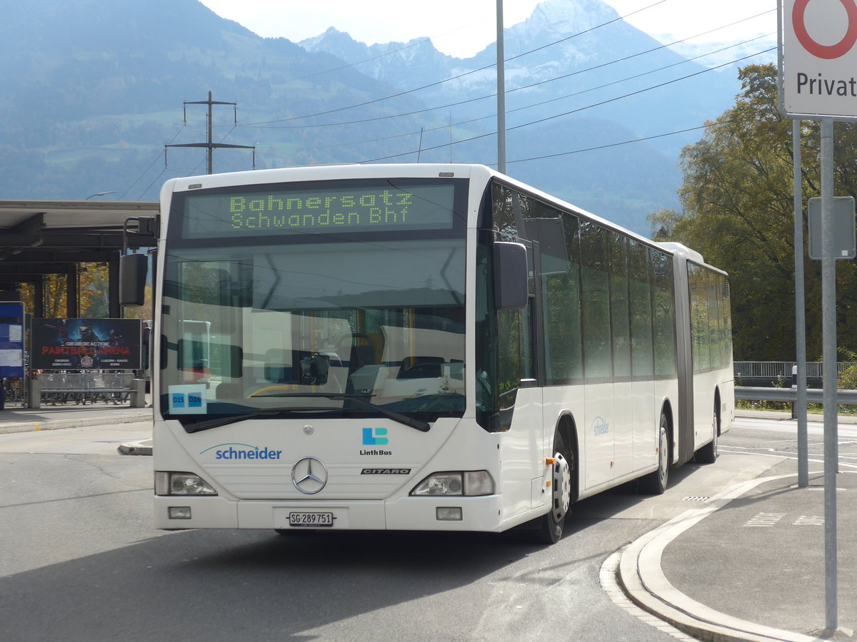 (176'291) - Schneider, Ermenswil - Nr. 7/SG 289'751 - Mercedes am 23. Oktober 2016 beim Bahnhof Ziegelbrcke