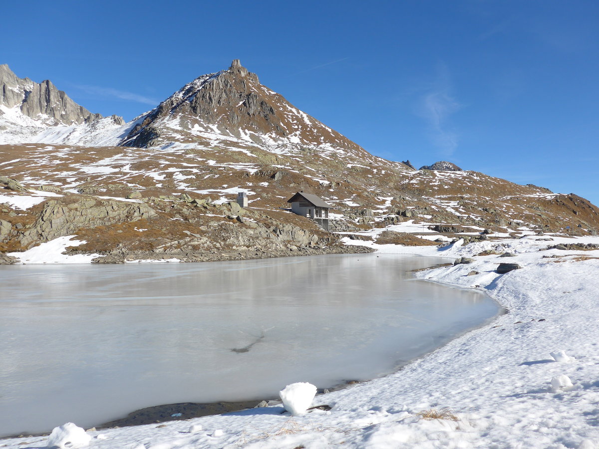 (176'390) - Eis und Schnee am 30. Oktober 2016 auf dem Nufenenpass