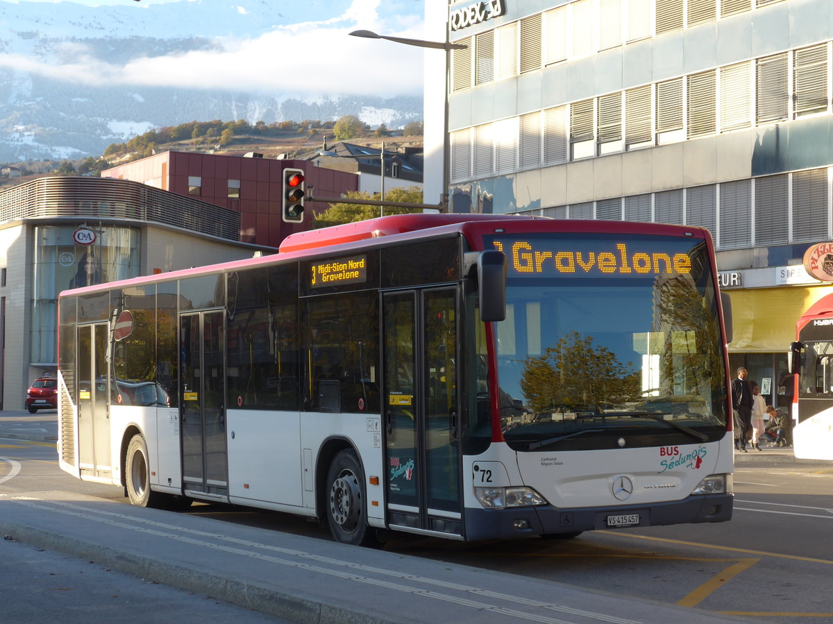 (176'633) - PostAuto Wallis - Nr. 72/VS 415'457 - Mercedes (ex Lathion, Sion Nr. 72) am 12. November 2016 beim Bahnhof Sion