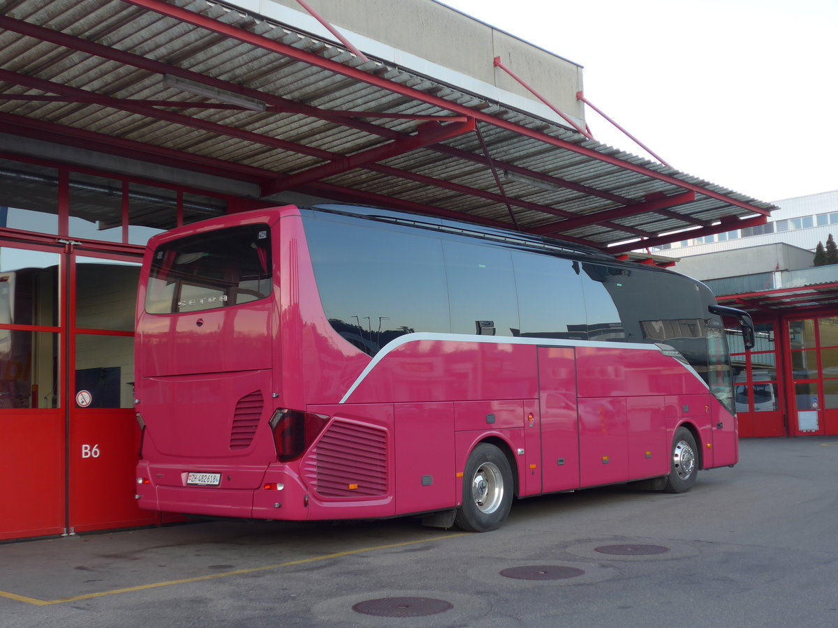 (176'991) - EvoBus, Kloten - ZH 482'618 - Setra am 6. Dezember 2016 in Kloten, EvoBus