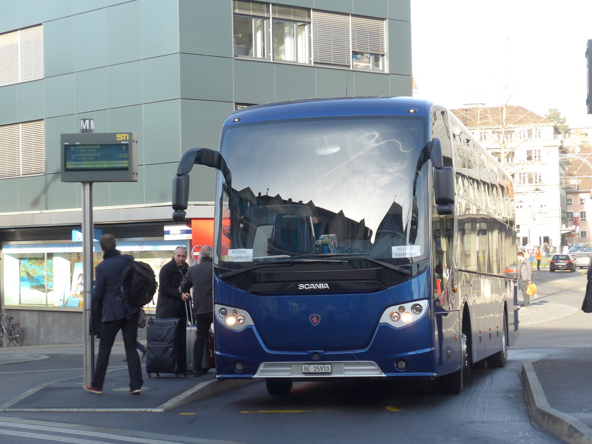 (177'040) - Schweizer Armee - BE 25'910 - Scania am 9. Dezember 2016 beim Bahnhof Thun