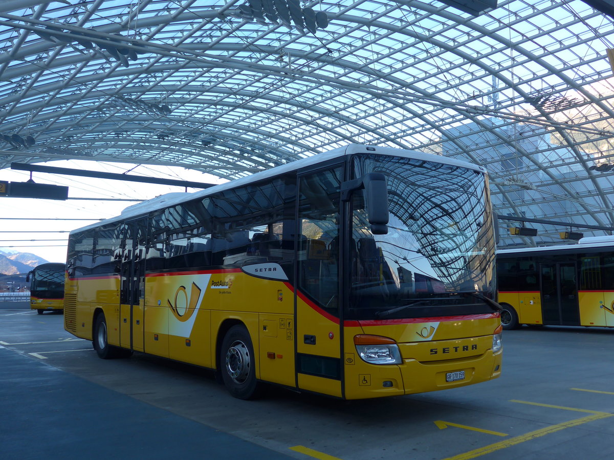 (177'081) - PostAuto Graubnden - GR 170'159 - Setra am 10. Dezember 2016 in Chur, Postautostation