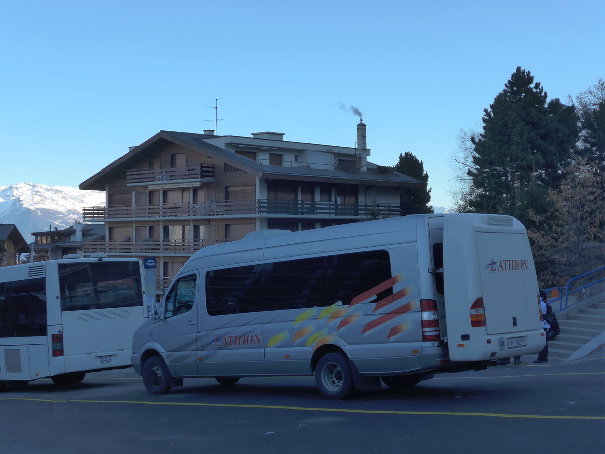 (177'254) - Lathion, Sion - Nr. 37/VS 26'221 - Mercedes am 18. Dezember 2016 in Haute-Nendaz, Tlcabine