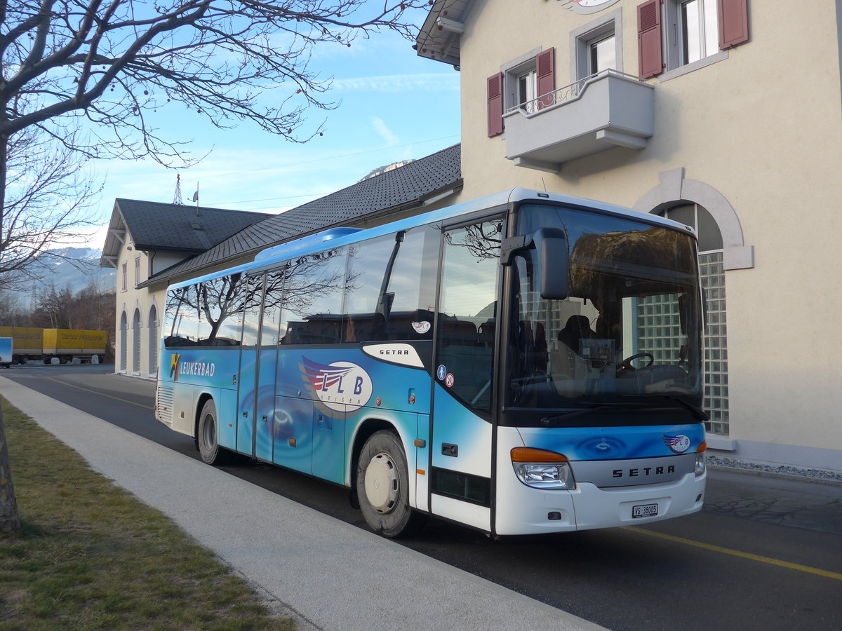 (177'394) - LLB Susten - Nr. 5/VS 38'005 - Setra am 26. Dezember 2016 in Leuk, Garage