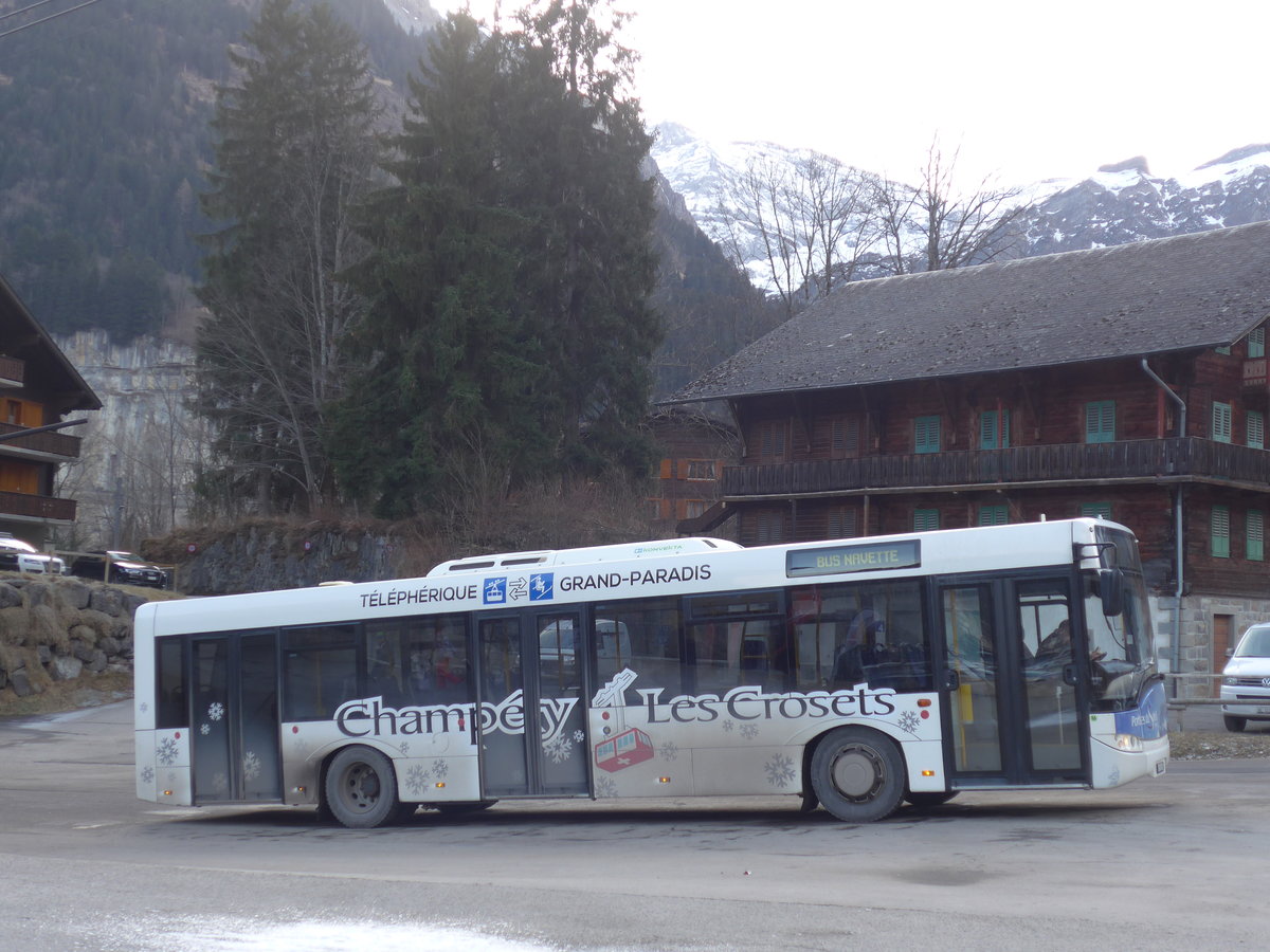 (177'565) - TPC Aigle - Nr. 16/VS 353'284 - Solaris (ex ATE Bus, Effretikon Nr. 45) am 2. Januar 2017 beim Bahnhof Champry