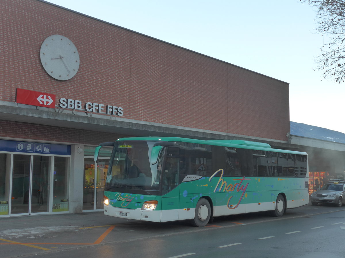 (178'066) - Marty, Varen - VS 12'612 - Setra am 21. Januar 2017 beim Bahnhof Sierre