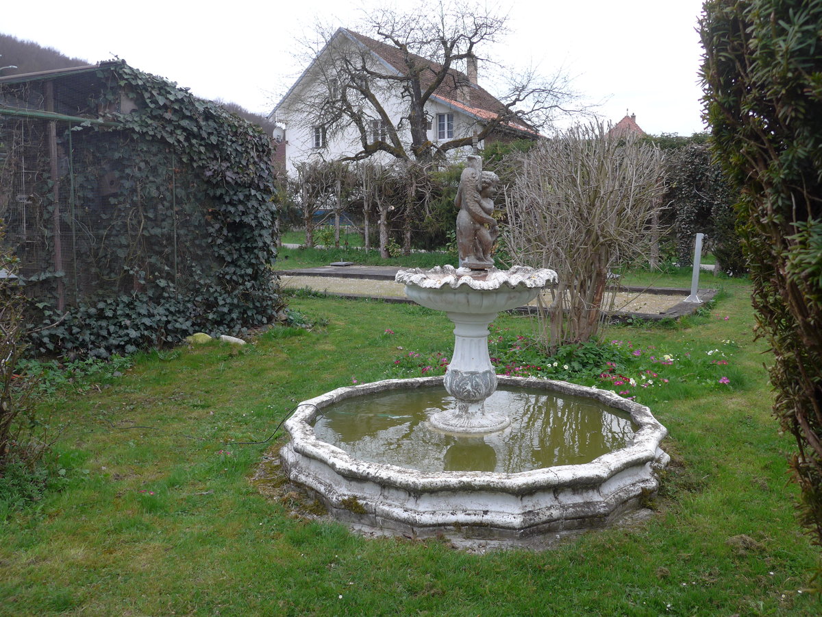 (179'293) - Brunnen beim H�tel de la Gare am 1. April 2017 in Vendlincourt
