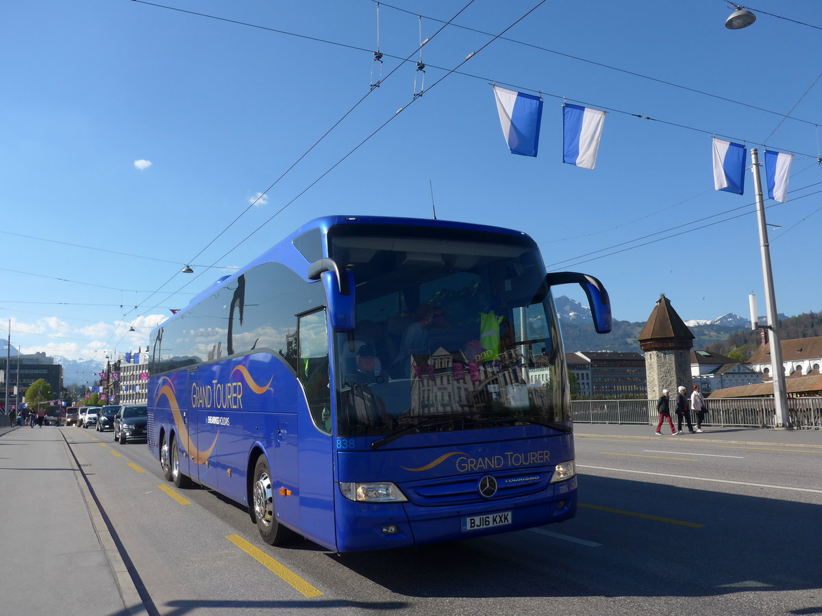 (179'441) - Aus England: Shearings, Wigan - Nr. 838/BJ16 KXK - Mercedes am 10. April 2017 in Luzern, Bahnhofbrcke