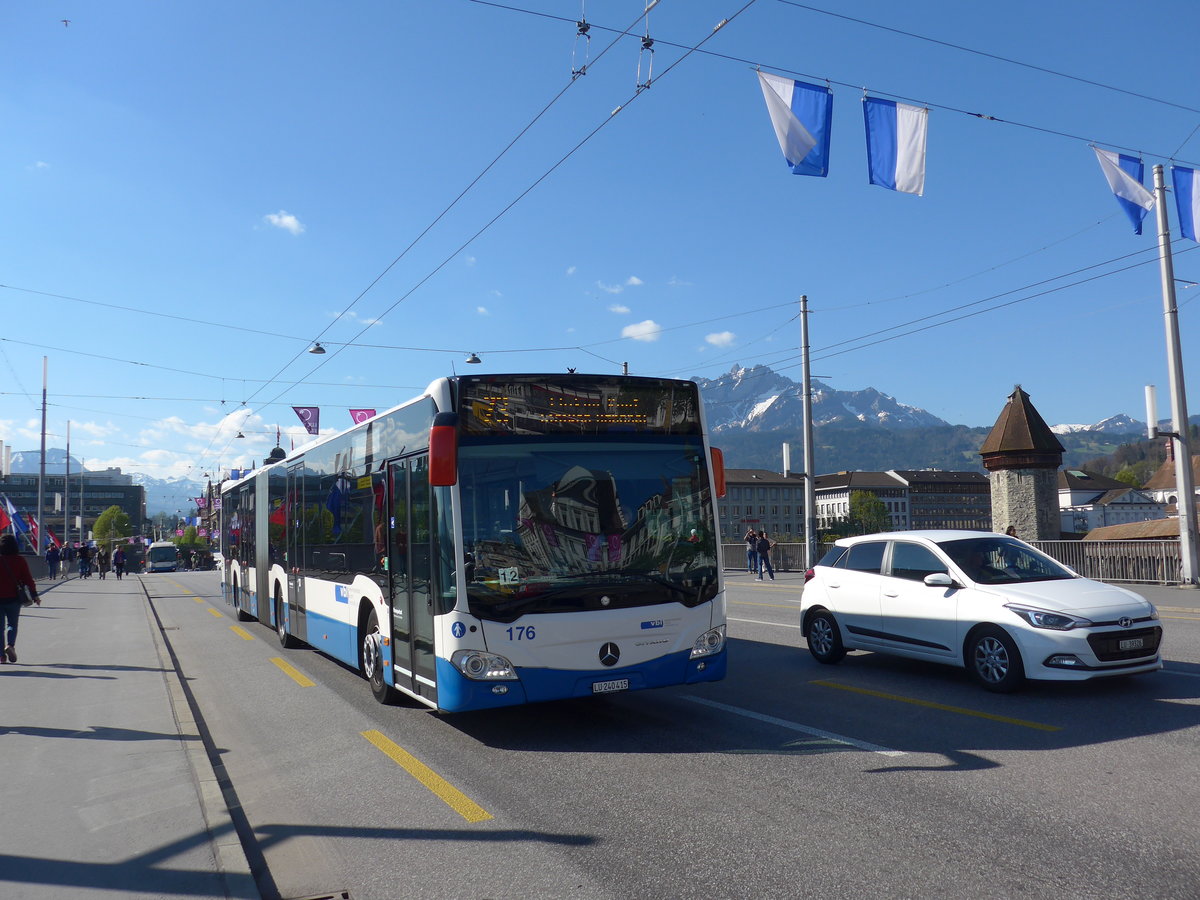 (179'444) - VBL Luzern - Nr. 176/LU 240'415 - Mercedes am 10. April 2017 in Luzern, Bahnhofbrcke