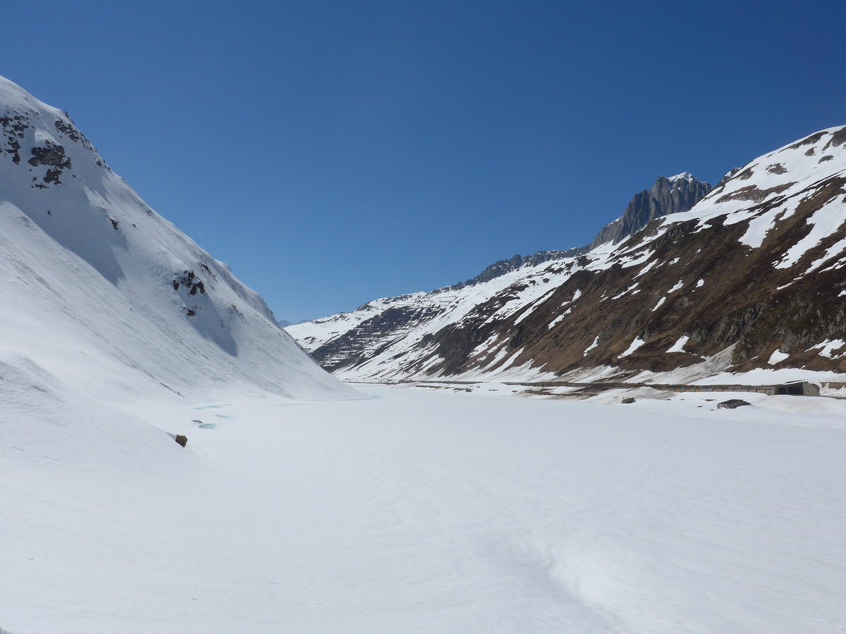 (179'596) - Auf dem Oberalppass am 14. April 2017