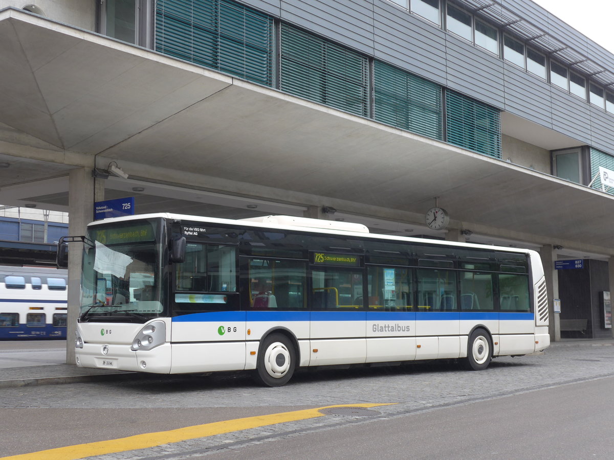 (179'629) - Ryffel, Volketswil - Nr. 77/ZH 26'344 - Irisbus am 16. April 2017 beim Bahnhof Uster