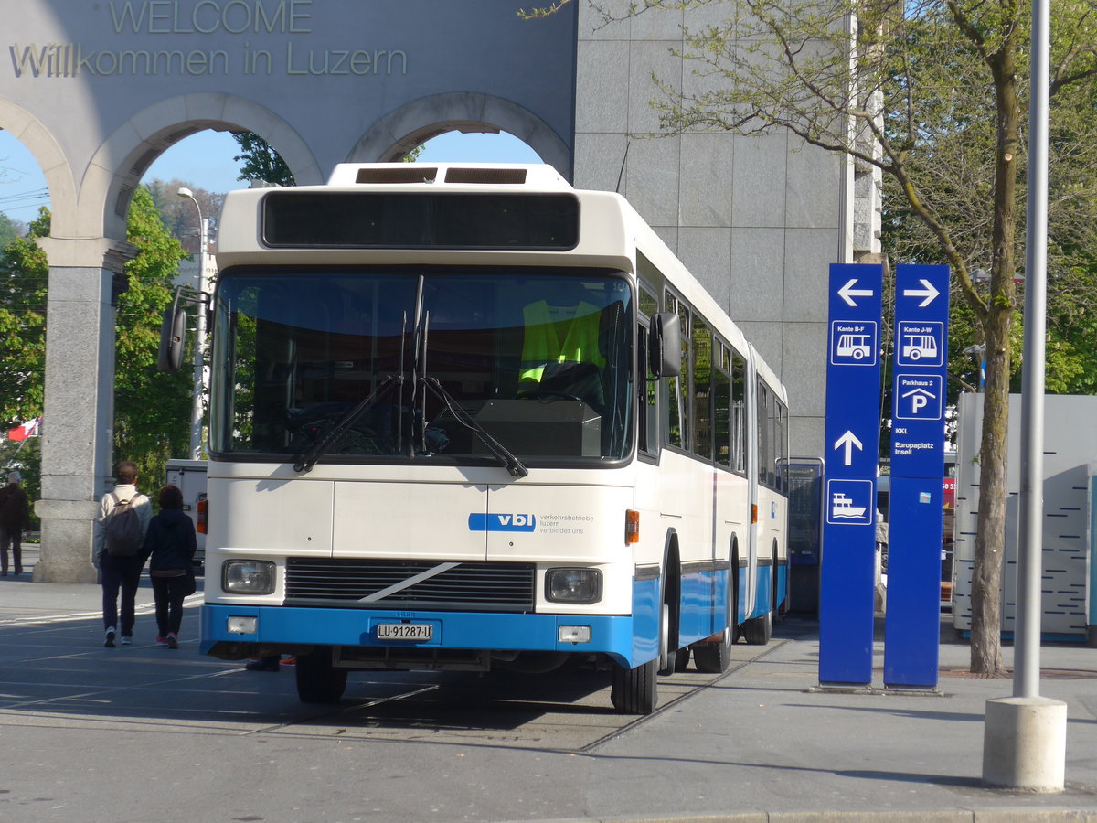 (179'740) - VBL Luzern - Nr. 119/LU 91'287 U - Volvo/Hess am 29. April 2017 beim Bahnhof Luzern