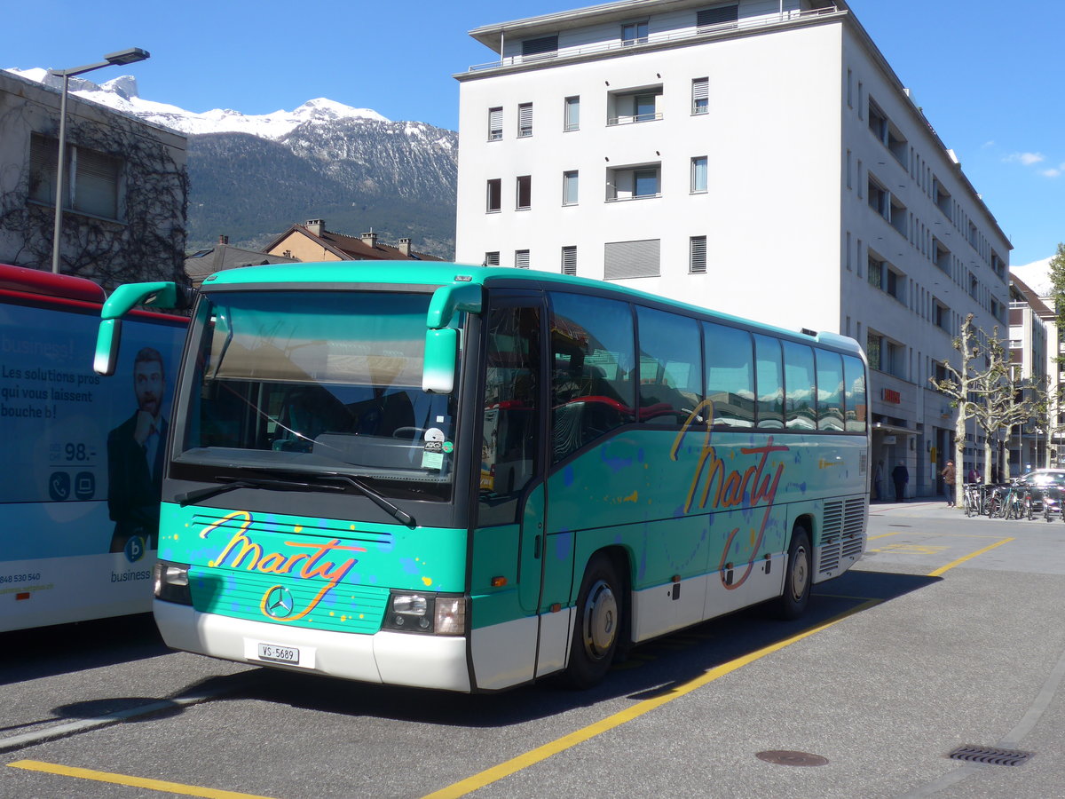 (179'888) - Marty, Varen - VS 5689 - Mercedes am 29. April 2017 beim Bahnhof Sierre