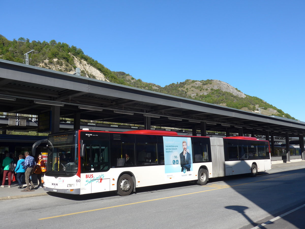 (179'906) - PostAuto Wallis - Nr. 60/VS 370'181 - MAN (ex Lathion, Sion Nr. 60) am 29. April 2017 beim Bahnhof Leuk