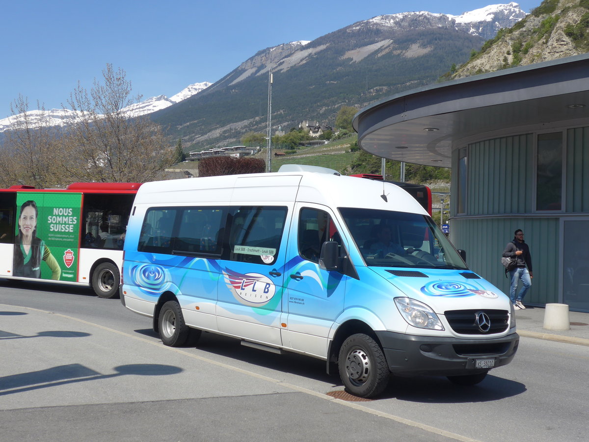 (179'924) - LLB Susten - Nr. 10/VS 38'010 - Mercedes am 30. April 2017 beim Bahnhof Leuk