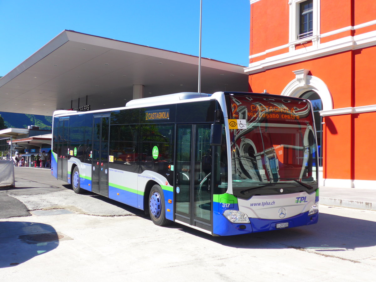 (180'031) - TPL Lugano - Nr. 317/TI 297'005 - Mercedes am 13. Mai 2017 beim Bahnhof Lugano