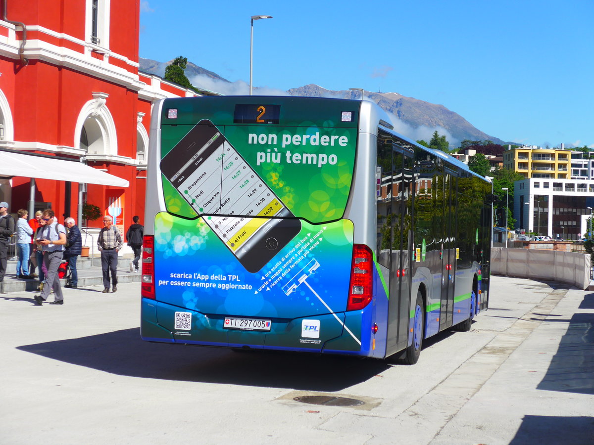 (180'032) - TPL Lugano - Nr. 317/TI 297'005 - Mercedes am 13. Mai 2017 beim Bahnhof Lugano