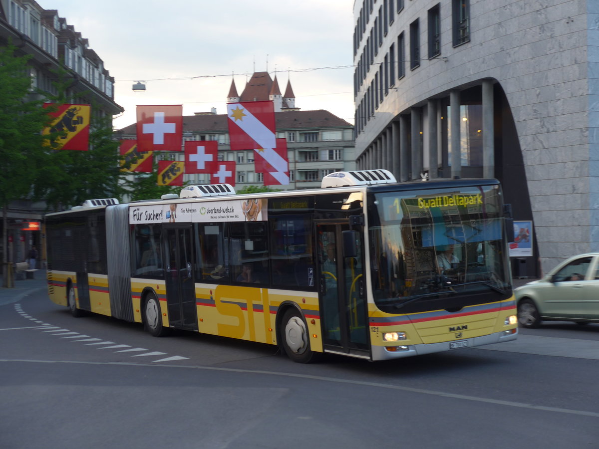 (180'161) - STI Thun - Nr. 121/BE 700'121 - MAN am 17. Mai 2017 beim Bahnhof Thun 