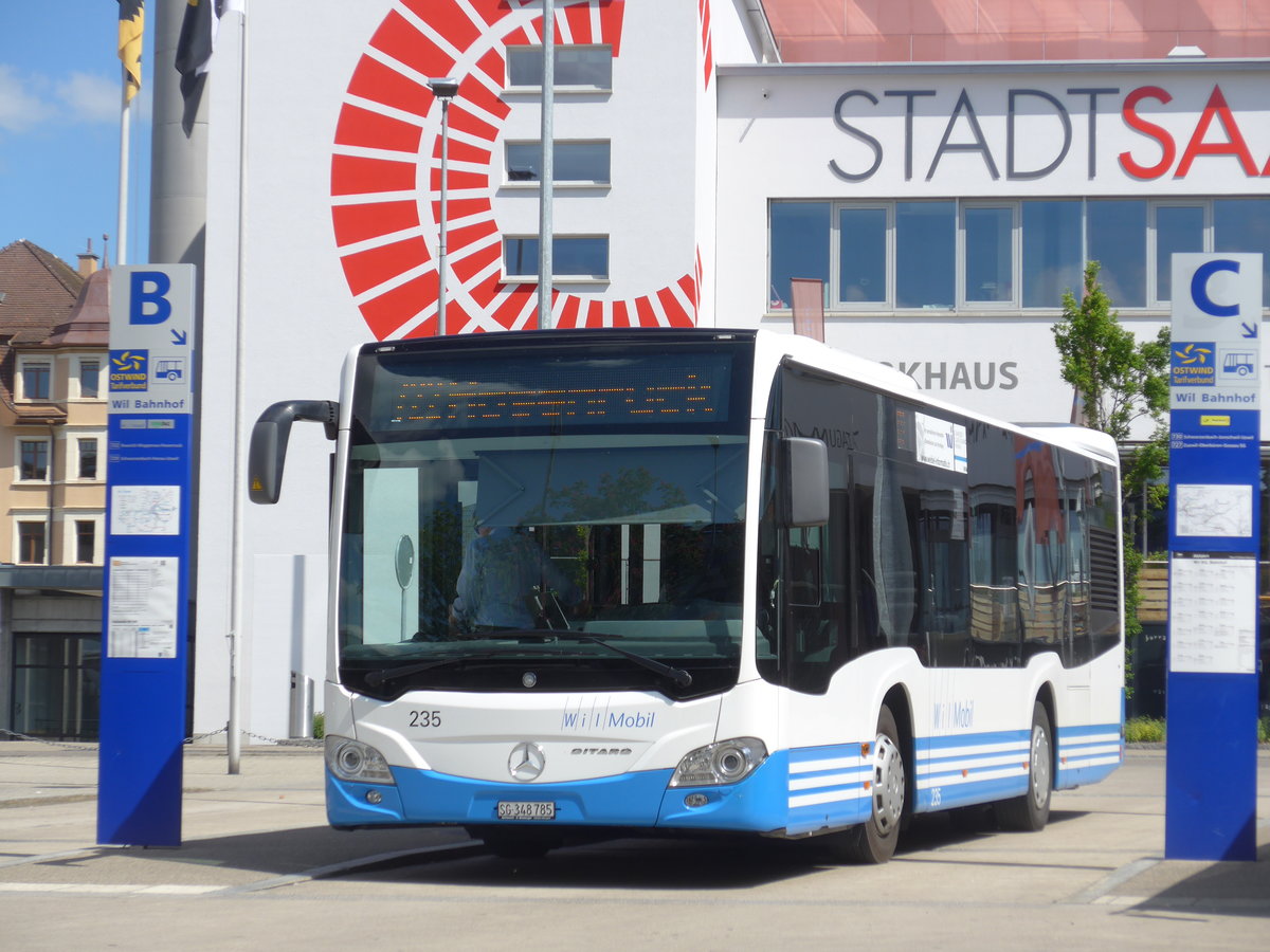 (180'193) - WilMobil, Wil - Nr. 235/SG 348'785 - Mercedes am 21. Mai 2017 beim Bahnhof Wil