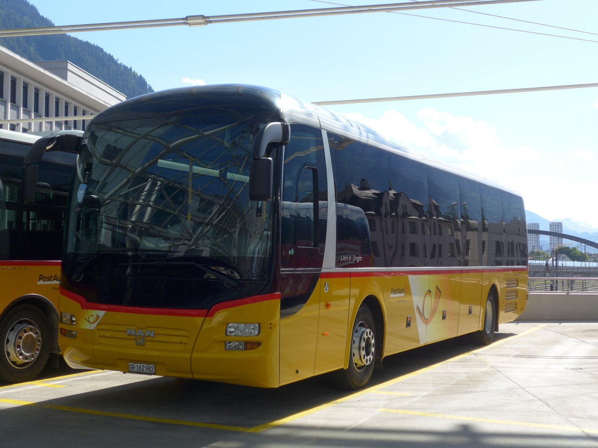 (180'400) - PostAuto Graubnden - GR 162'982 - MAN am 22. Mai 2017 in Chur, Postautostation