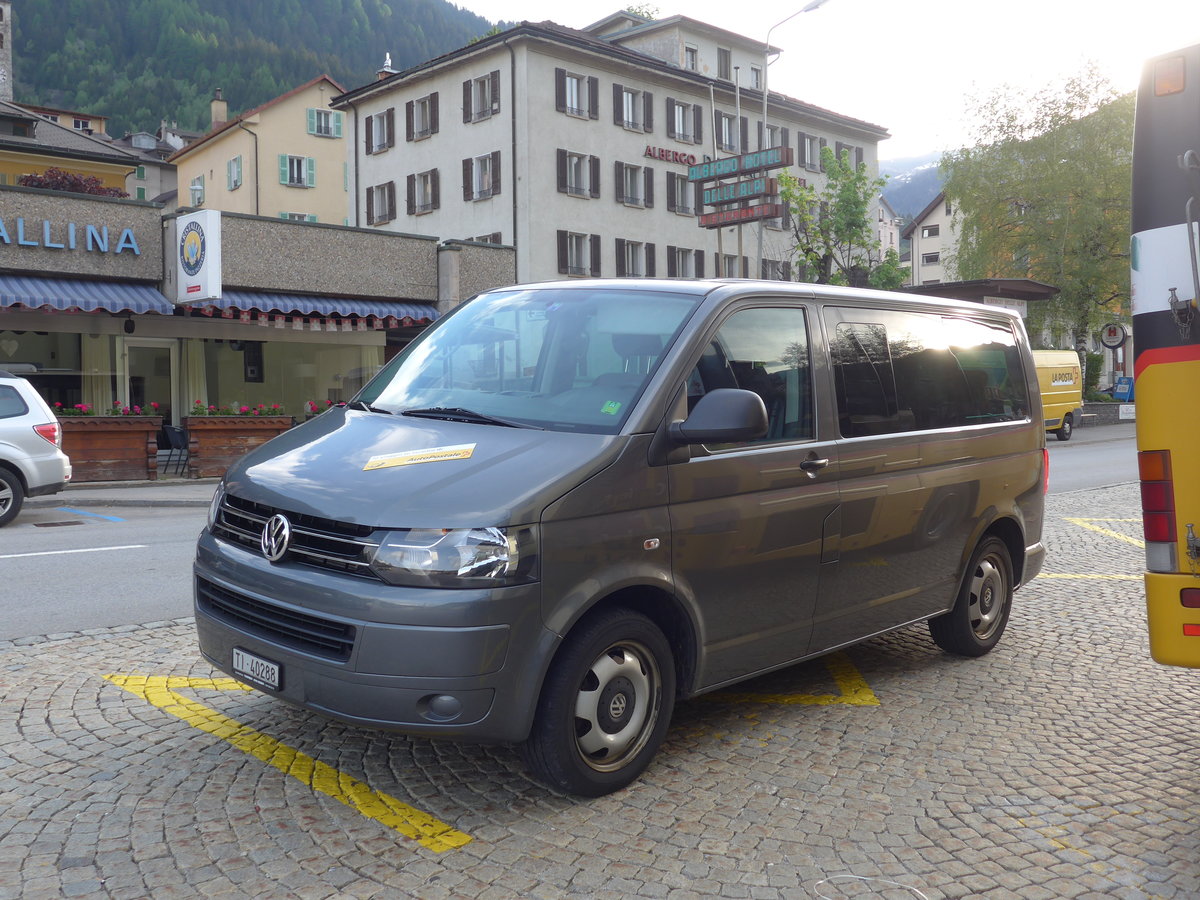 (180'676) - Marchetti, Airolo - TI 40'288 - VW am 24. Mai 2017 beim Bahnhof Airolo