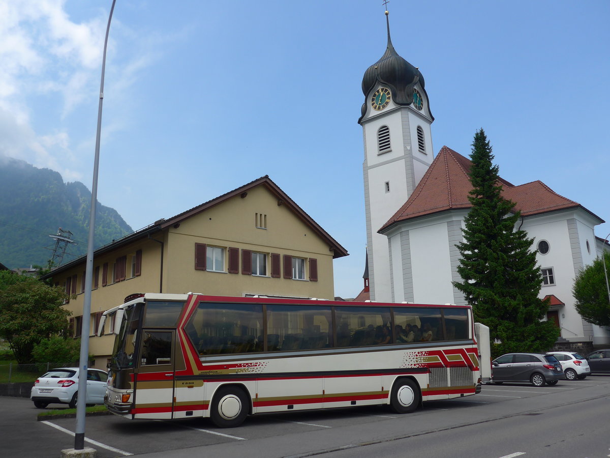 (180'715) - Traversa, Mels - SG 223'031 - Drgmller/Mercedes am 24. Mai 2017 in Beckenried, Seestrasse