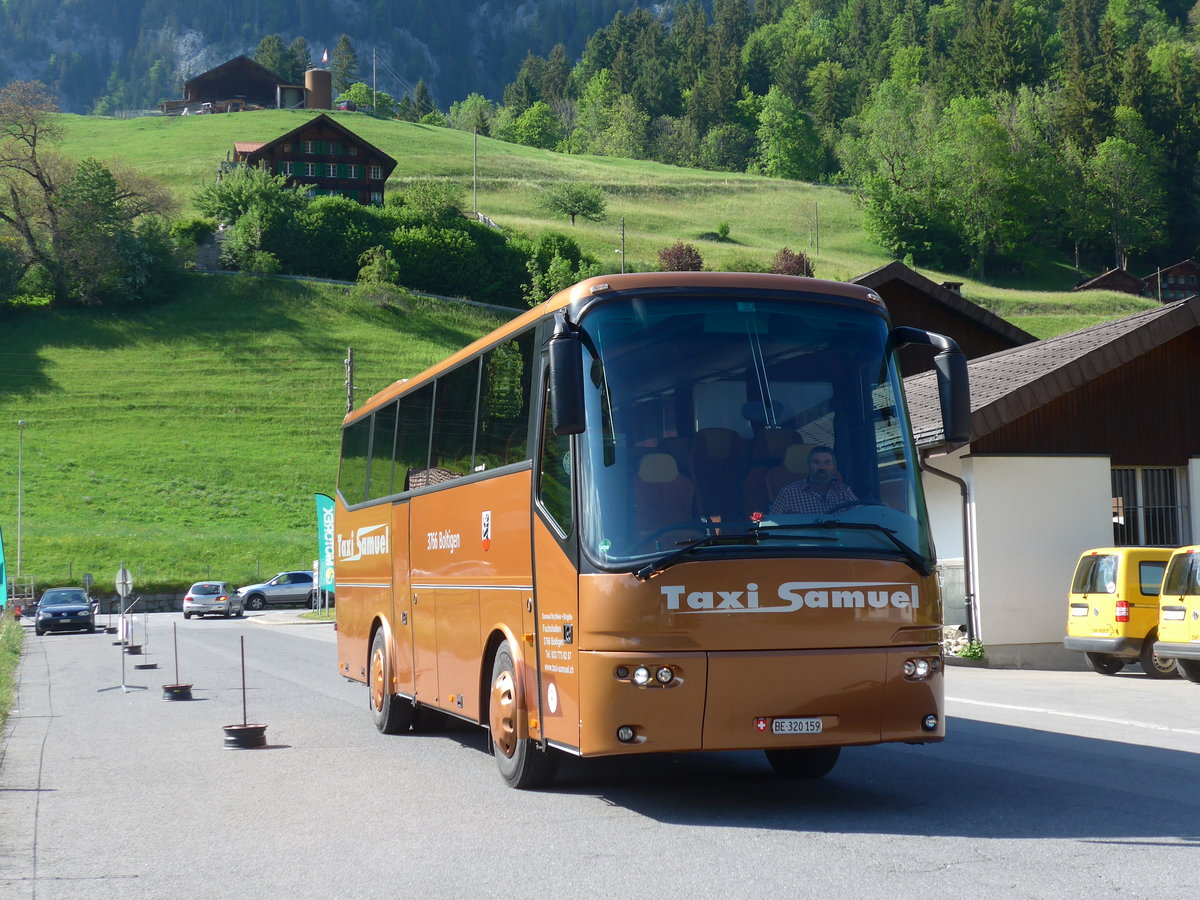 (180'804) - Stryffeler, Boltigen - BE 320'159 - Bova am 26. Mai 2017 beim Bahnhof Boltigen