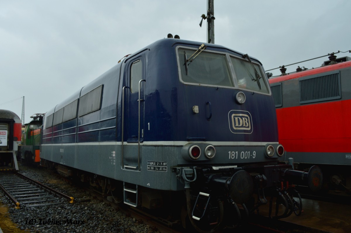 181 001-9 abgestellt im Au�enbereich des DB Museum Koblenz. Hier am 13.06.2015 beim Sommerfest.