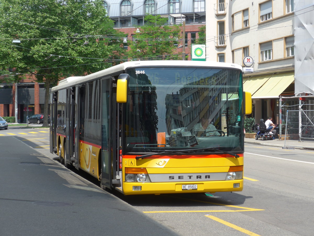 (181'038) - AVA Aarberg - Nr. 2/BE 85'802 - Setra am 12. Juni 2017 in Biel, Bahnhofplatz