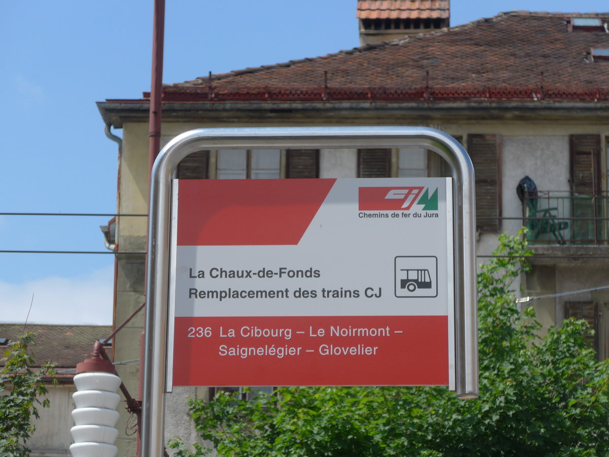 (181'076) - CJ-Haltestelle - La Chaux-de-Fonds, Gare - am 12. Juni 2017