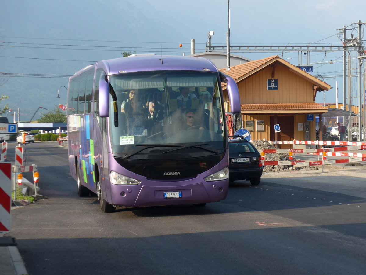 (181'537) - Aus Italien: ??? - FJ-828 CY - Scania am 24. Juni 2017 beim Bahnhof Wilderswil