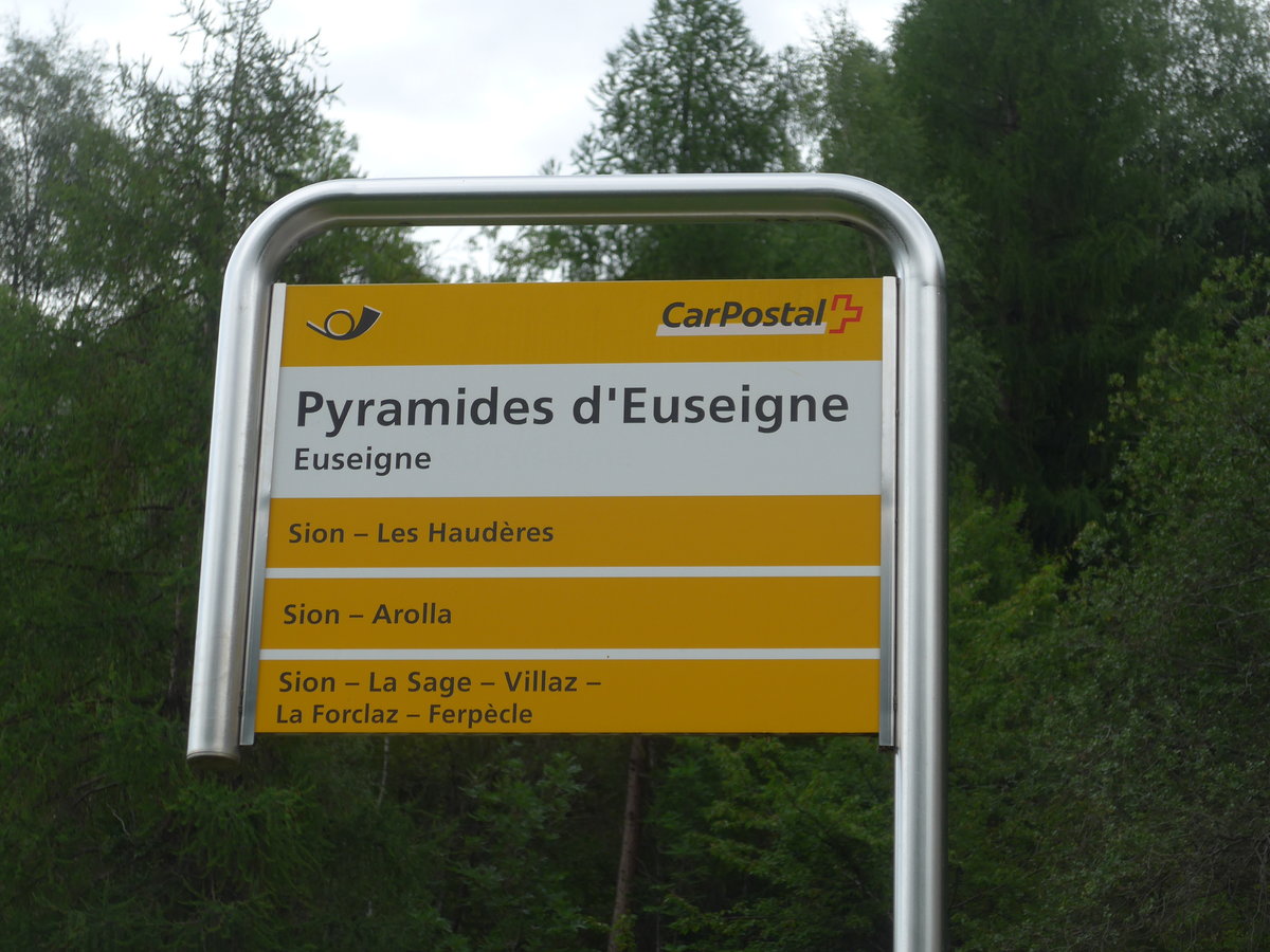 (181'802) - PostAuto-Haltestelle - Euseigne, Pyramides d'Euseigne - am 9. Juli 2017
