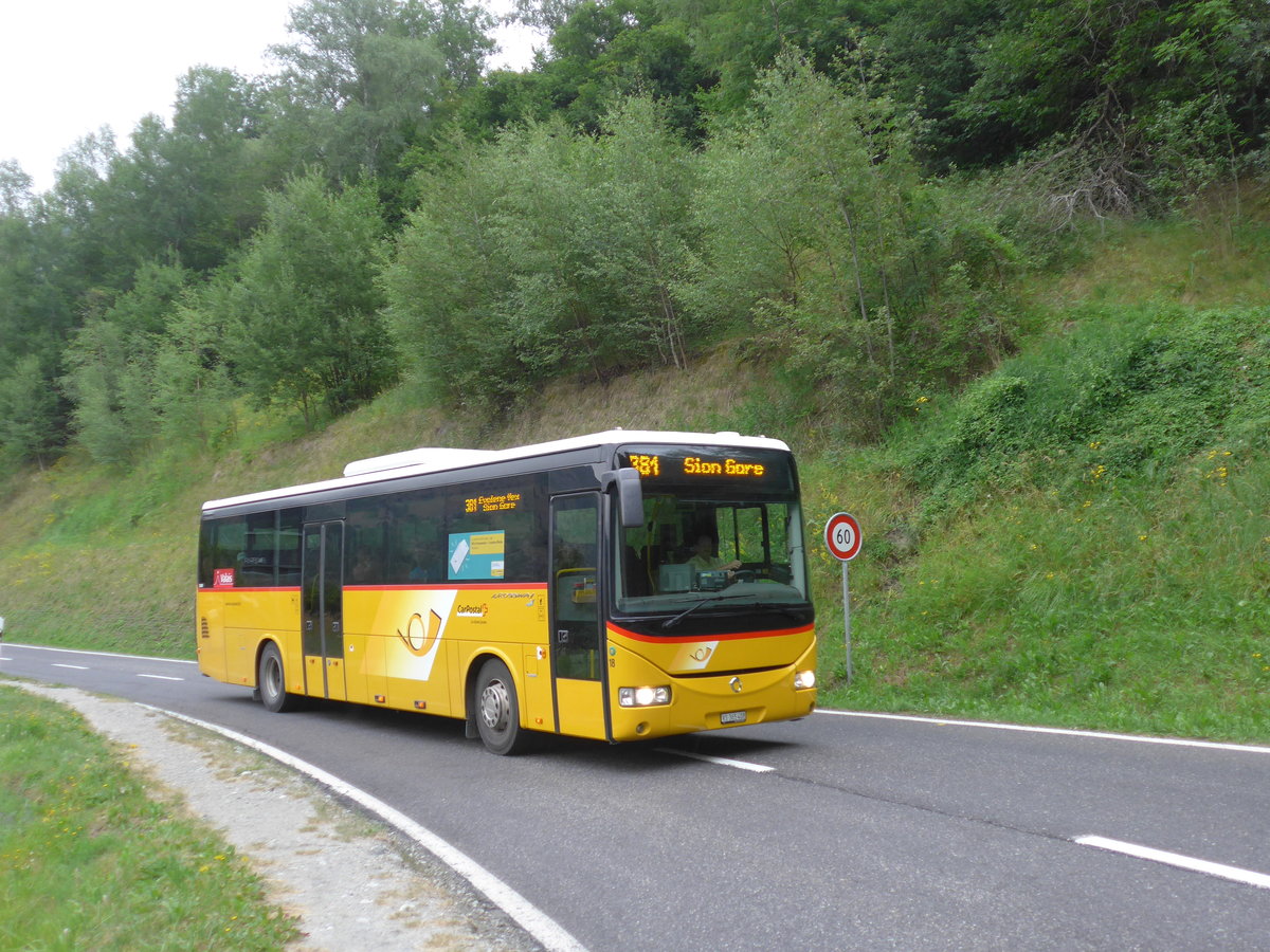 (181'822) - PostAuto Wallis - Nr. 18/VS 365'408 - Irisbus am 9. Juli 2017 in Euseigne, Pyramides