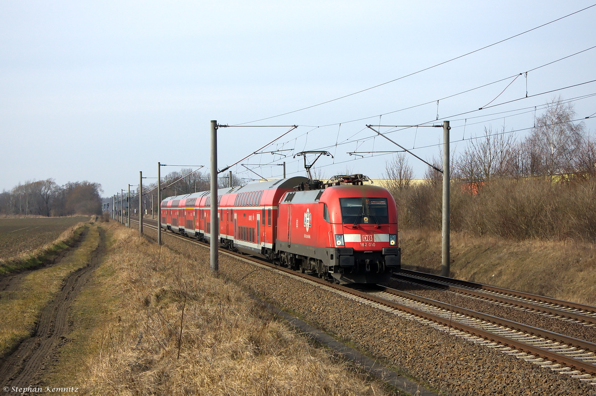 182 010 mit dem RE1 (RE 18113) von Magdeburg Hbf nach Berlin Ostbahnhof in Brandenburg(Havel). 07.03.2015