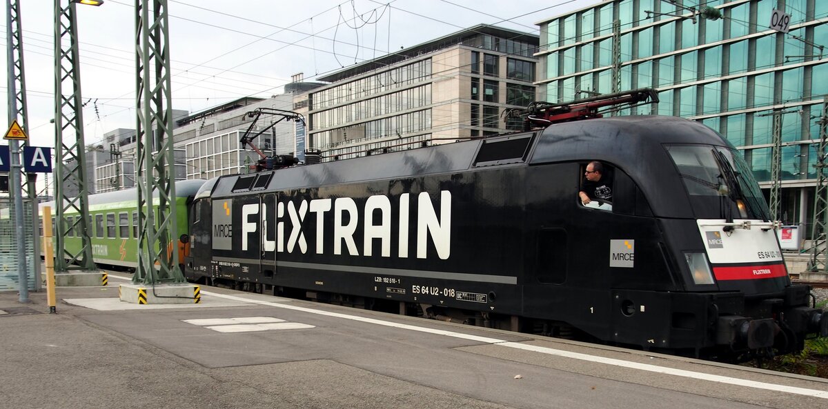 182 512-1 ES 64 U2-018 Flixtrain in Stuttgart am 27.10.2019.