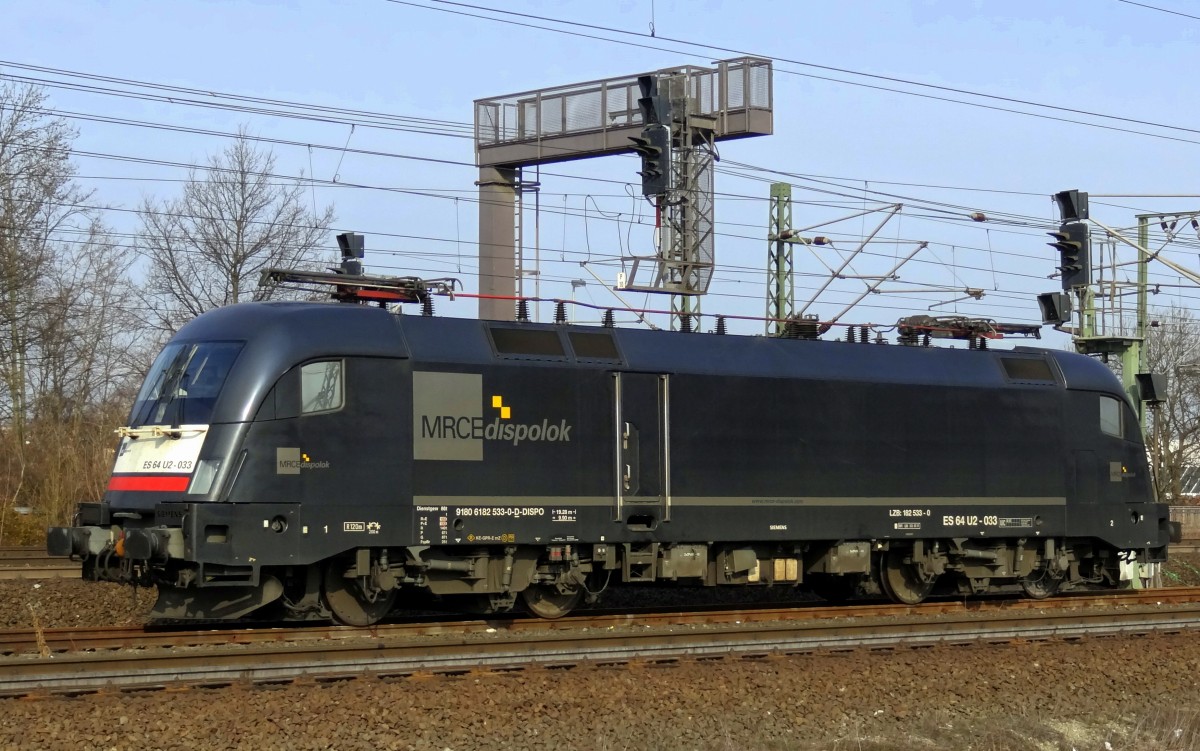 182-533 steht in der n�rdlichen Bahnhofsausfahrt von G�ttingen abgestellt.
Aufgenommen im M�rz 2014.